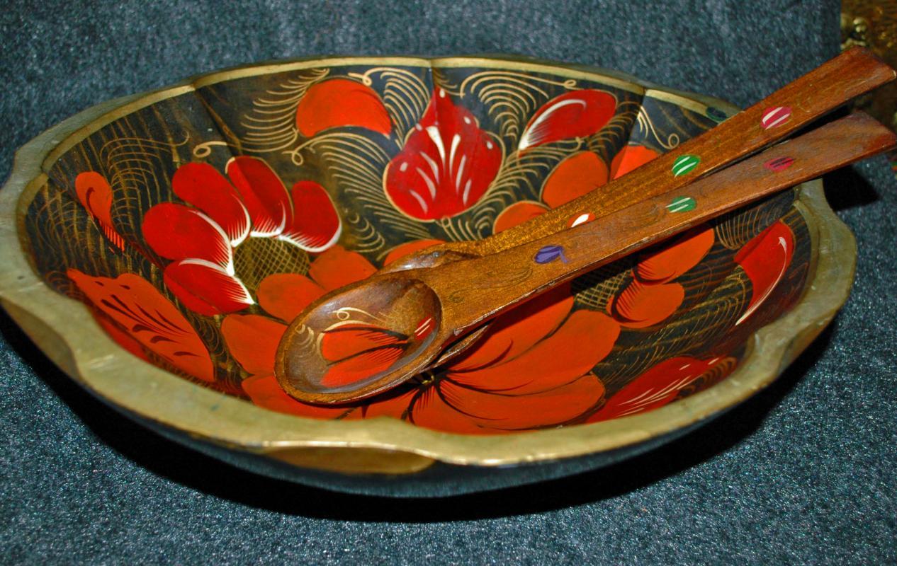 KHOKHLOMA ART - HAND PAINTED MADE IN RUSSIA LACQUERED WOOD Bowl with 2 spoons