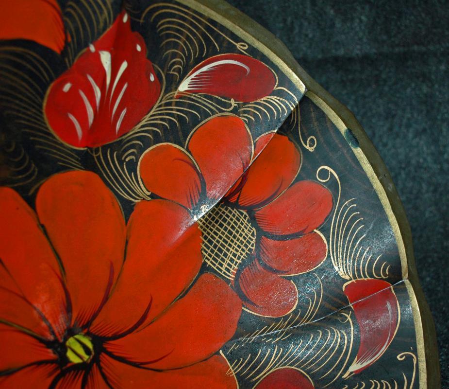 KHOKHLOMA ART - HAND PAINTED MADE IN RUSSIA LACQUERED WOOD Bowl with 2 spoons