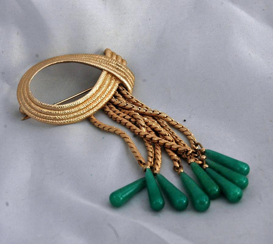 Looped Rope Tassel Brooch Gold with Green Glass Tear Drop Dangles