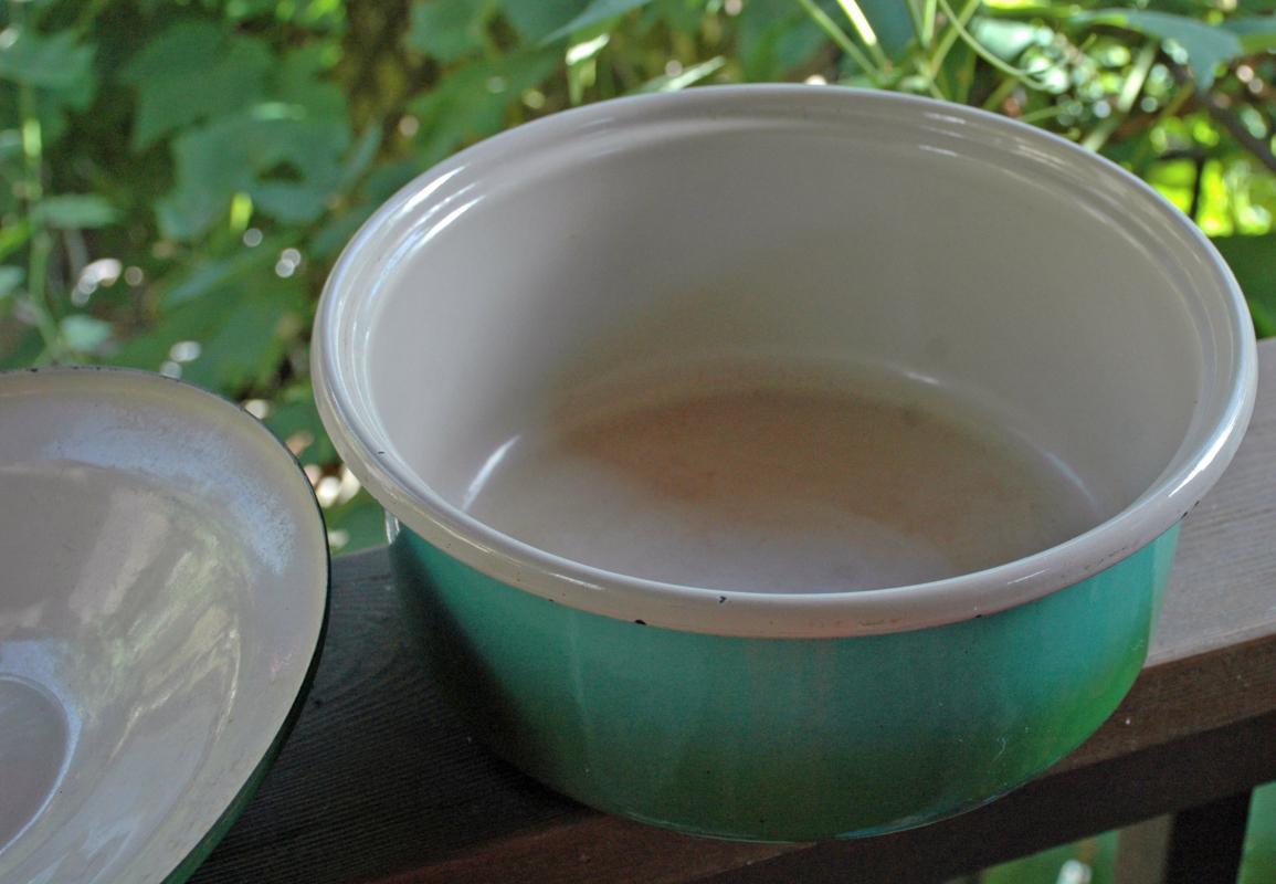 Vintage Graniteware, Enamelware Iron Dutch Oven Cooking Pot 8 Qts