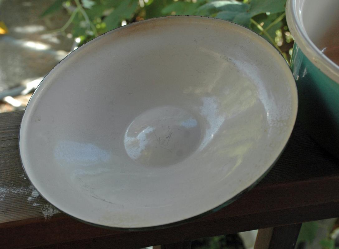 Vintage Graniteware, Enamelware Iron Dutch Oven Cooking Pot 8 Qts
