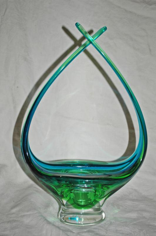 CHALET CANADA ART GLASS BLOWN STRETCHED GLASS BASKET BLUE AQUA// GREEN