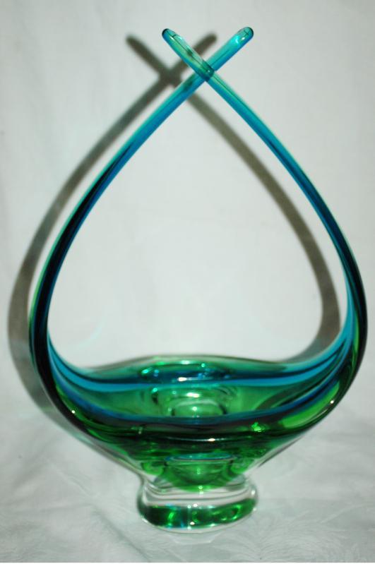 CHALET CANADA ART GLASS BLOWN STRETCHED GLASS BASKET BLUE AQUA// GREEN