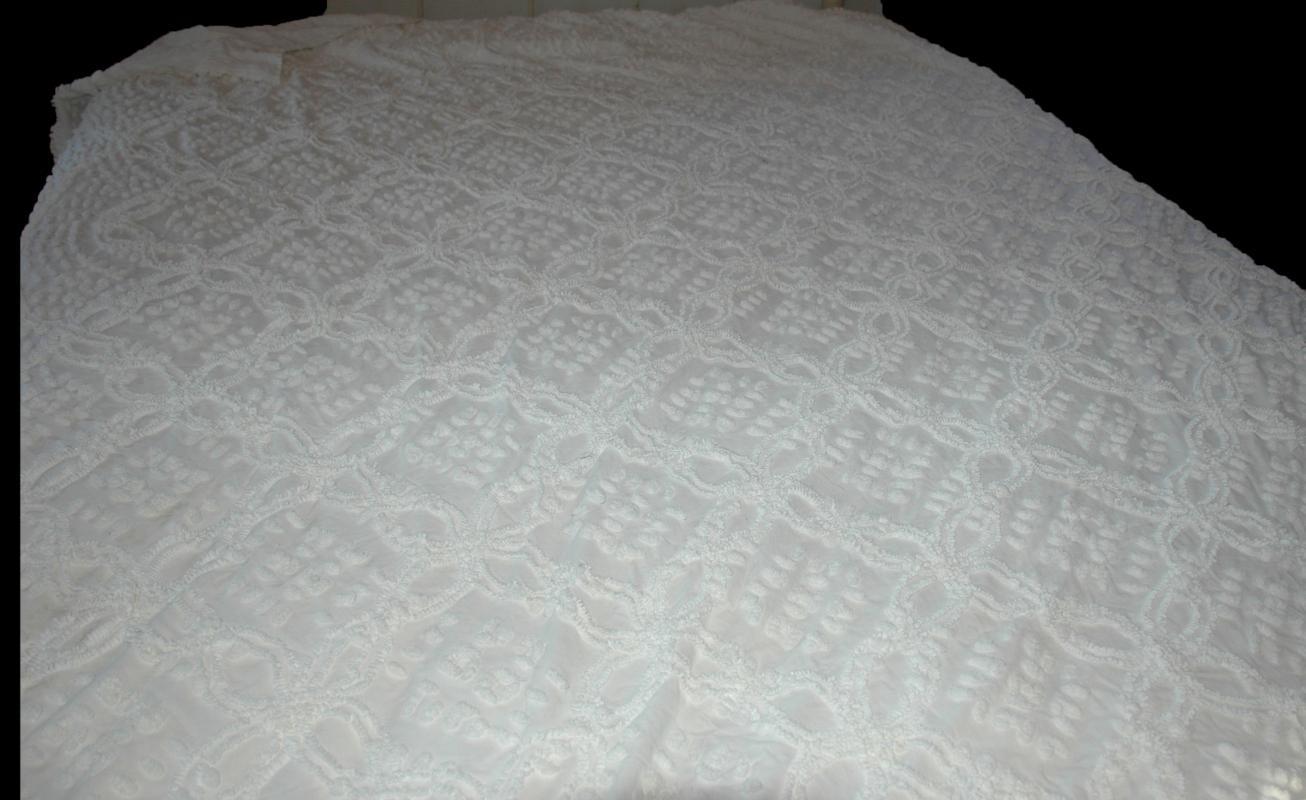 2 White Chenille Twin Bedspeads/ Matching