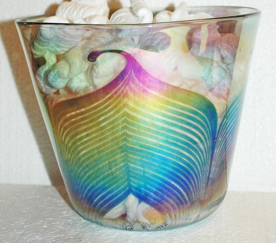 IRIDESCENT PULLED FEATHER GLASS ICE BUCKET BOWL, SIGNED DATED 1982 AND NUMBERED BLOWN ART GLASS