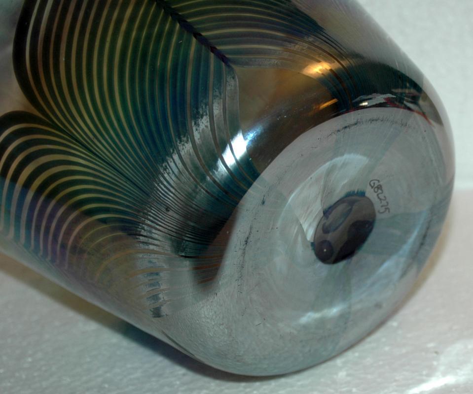IRIDESCENT PULLED FEATHER GLASS ICE BUCKET BOWL, SIGNED DATED 1982 AND NUMBERED BLOWN ART GLASS
