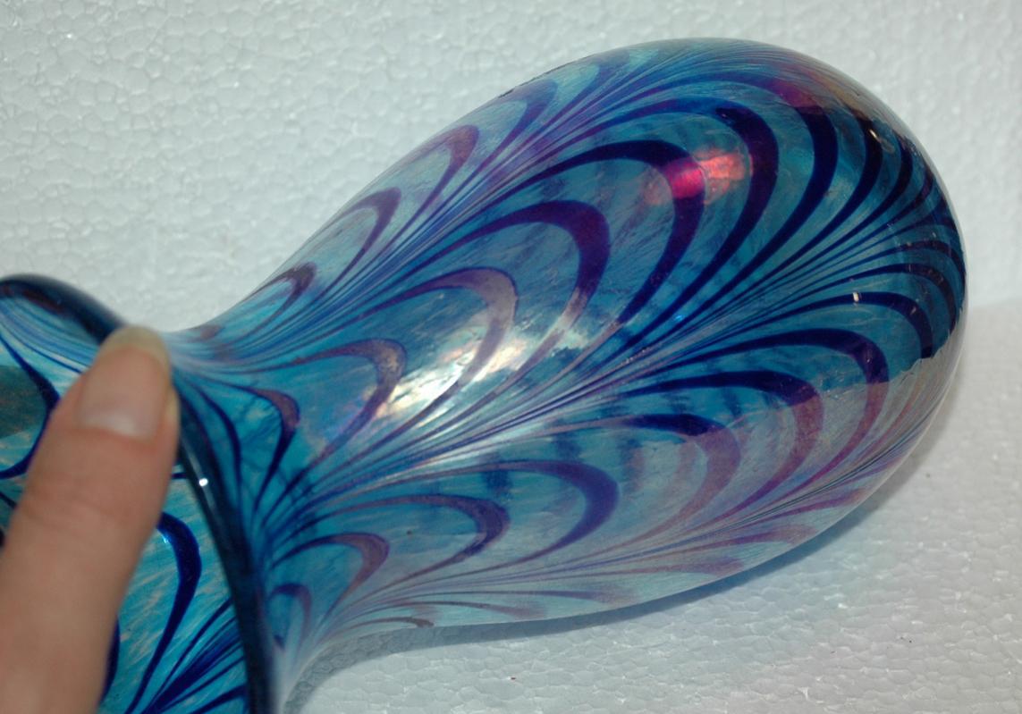Iridescent Blue Pulled Feather Vase / Blown Glass Studio Art Glass