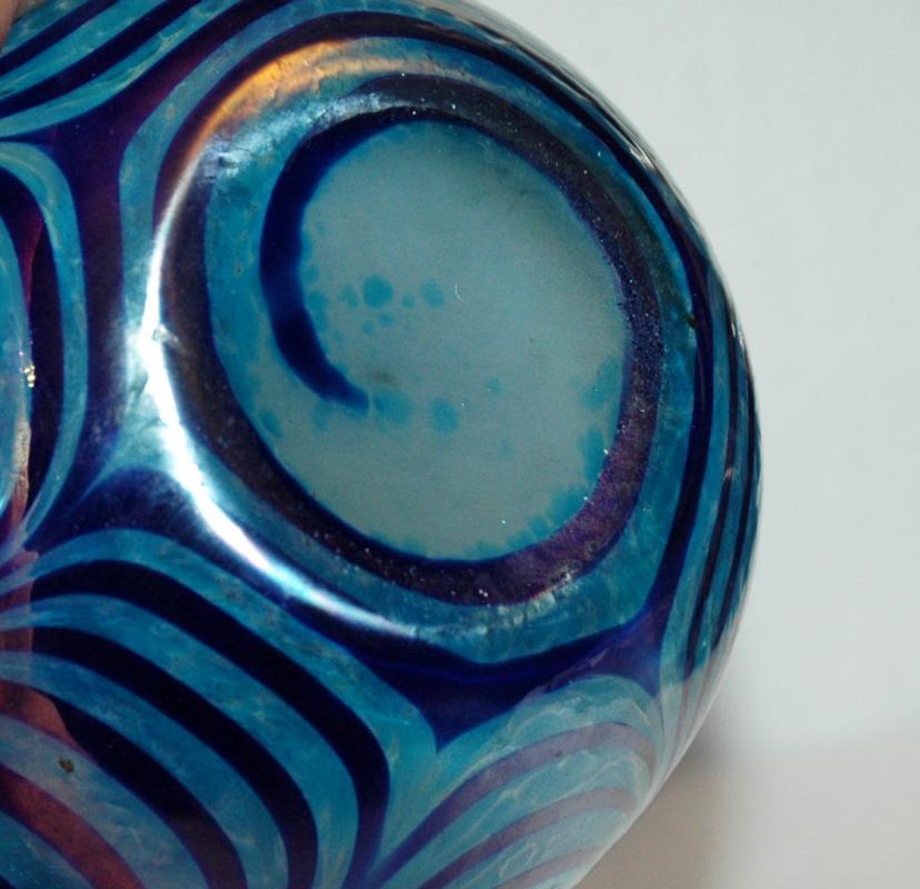 Iridescent Blue Pulled Feather Vase / Blown Glass Studio Art Glass