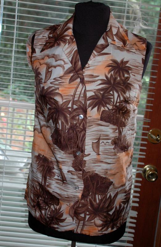 Sunset Pattern Pomare Made in Hawaii, sleeveless ladies blouse size 10 1970's