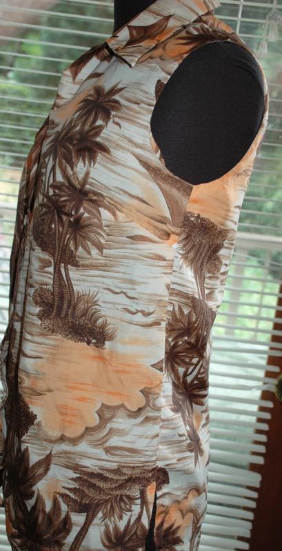 Sunset Pattern Pomare Made in Hawaii, sleeveless ladies blouse size 10 1970's