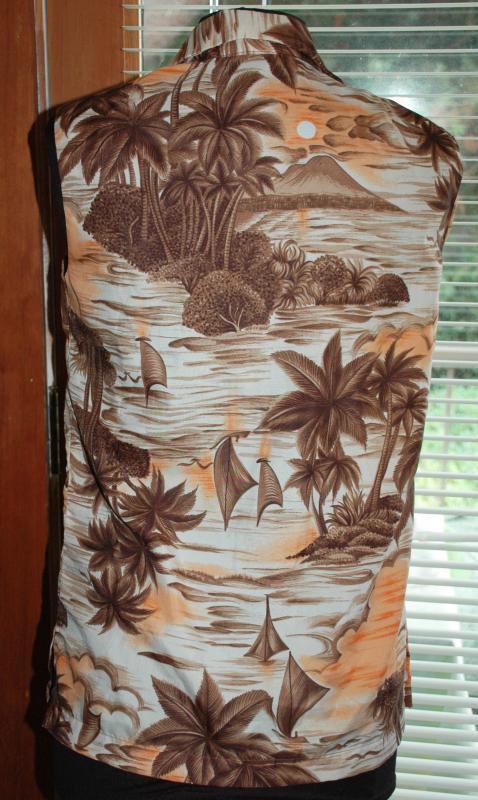 Sunset Pattern Pomare Made in Hawaii, sleeveless ladies blouse size 10 1970's