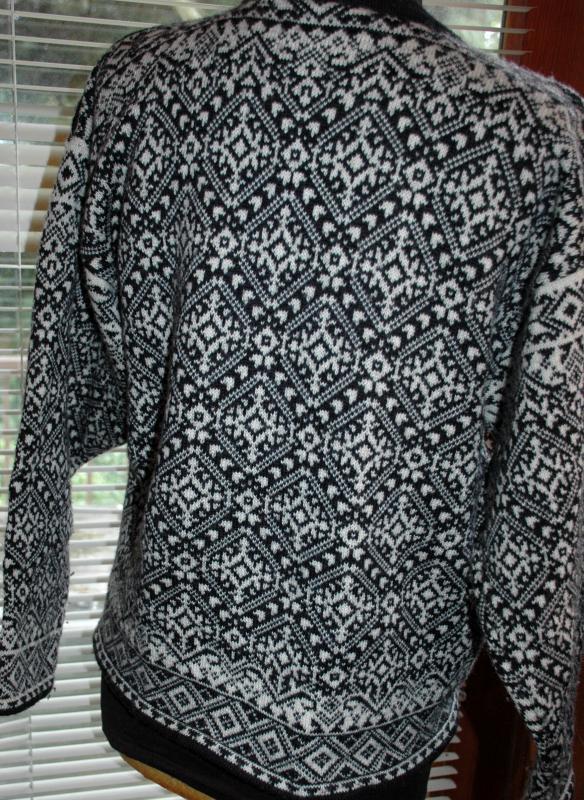 Norwear of Norway Norwegian Knit Rose Embroidered, Velvet Trim Cardigan Sweater Size M