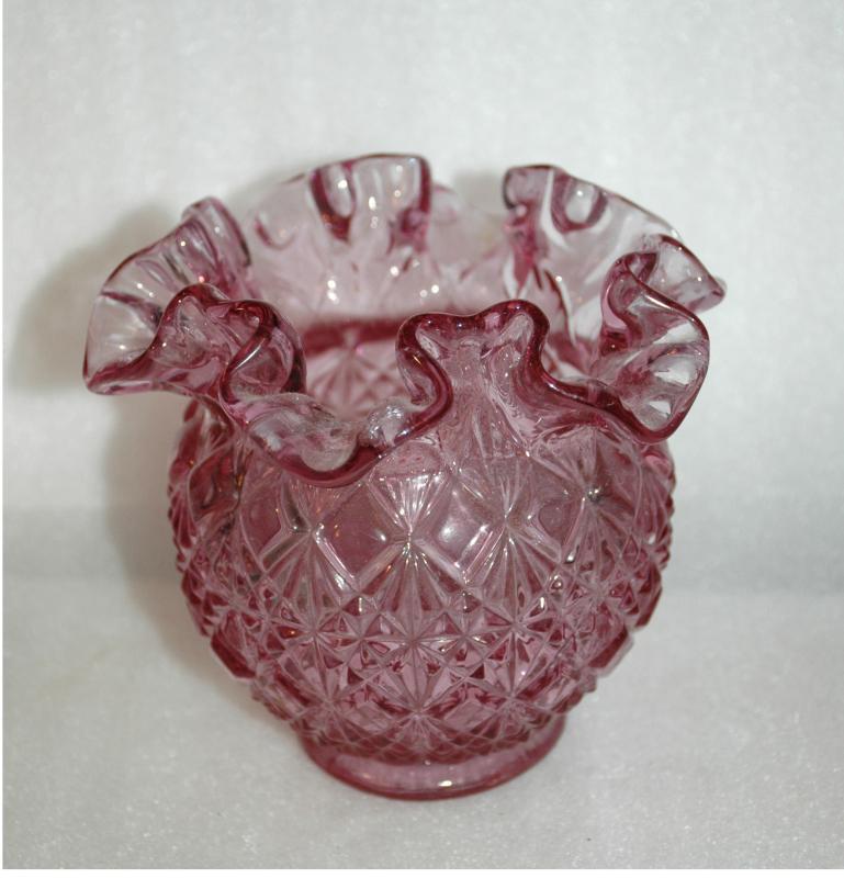 Pretty ruffled vase by Fenton Glass Co. made in the late 70's early...