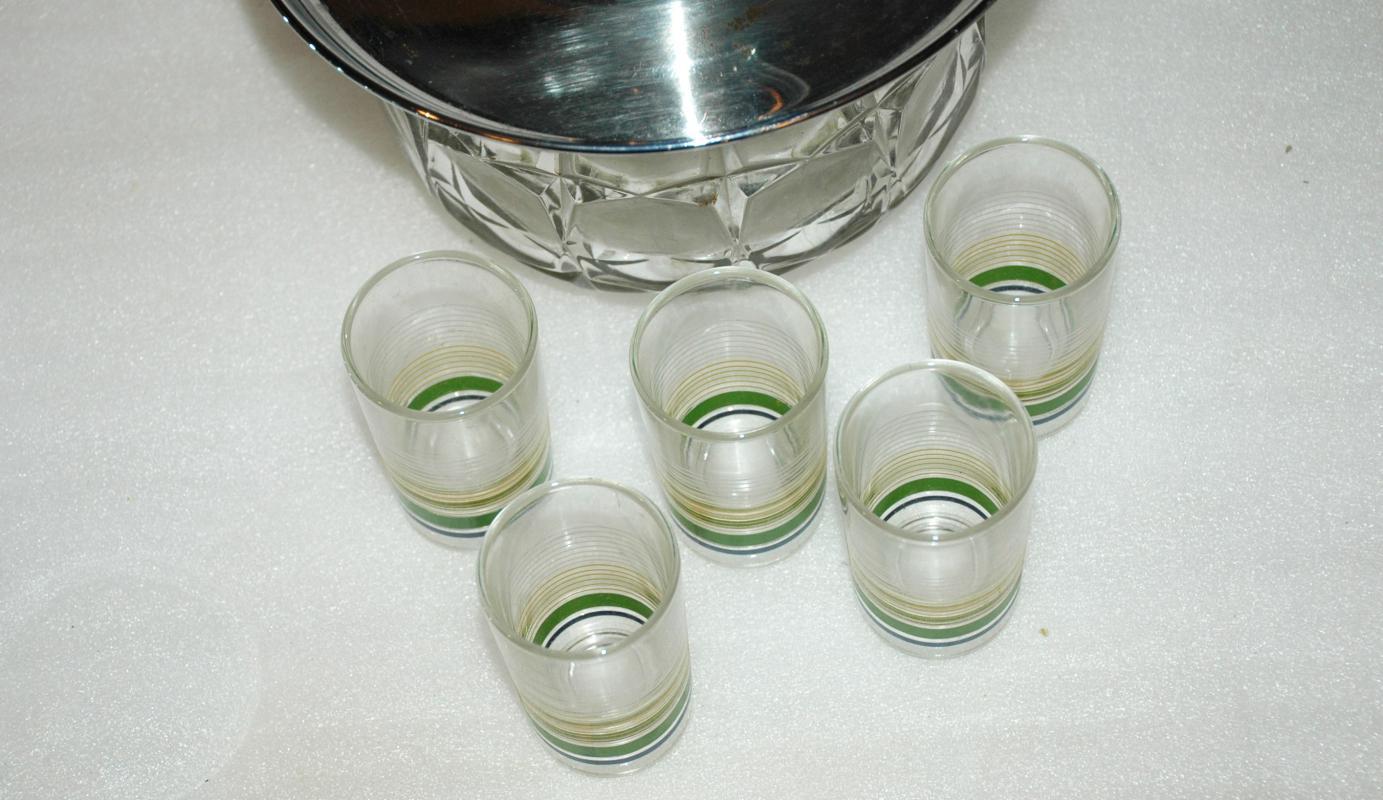 Vintage Park Sherman Merry Go Round Revolving Pump Liquor Dispenser Decanter with 5 Shot Glasses.