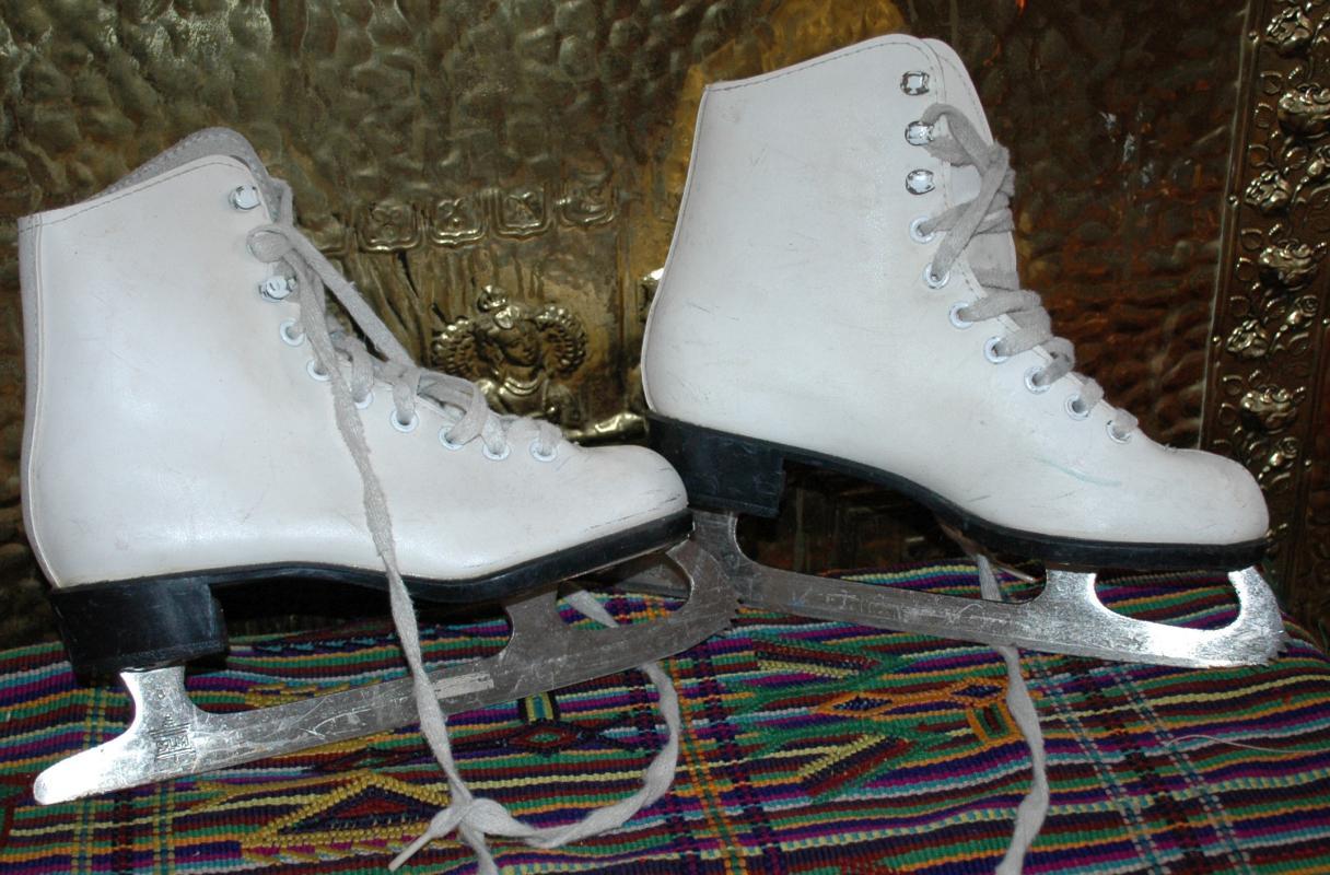 Ice Skates Figure Skating size 1 from SLM Made in Canada / Leather Women/ Girls
