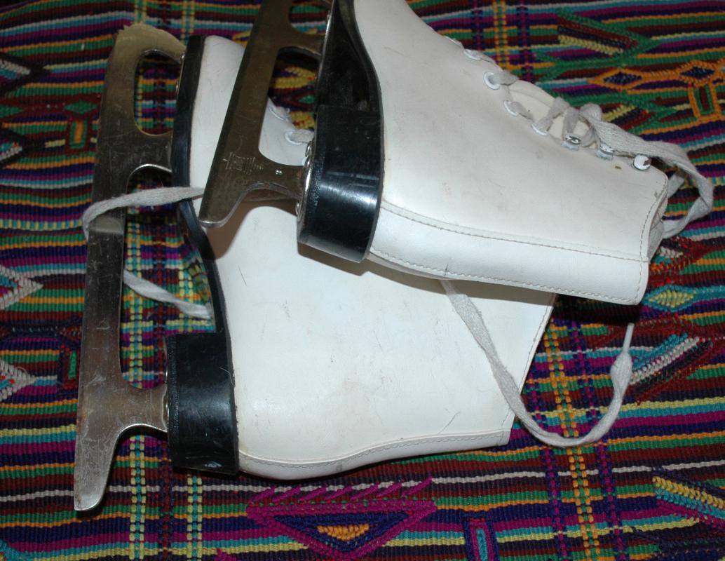 Ice Skates Figure Skating size 1 from SLM Made in Canada / Leather Women/ Girls