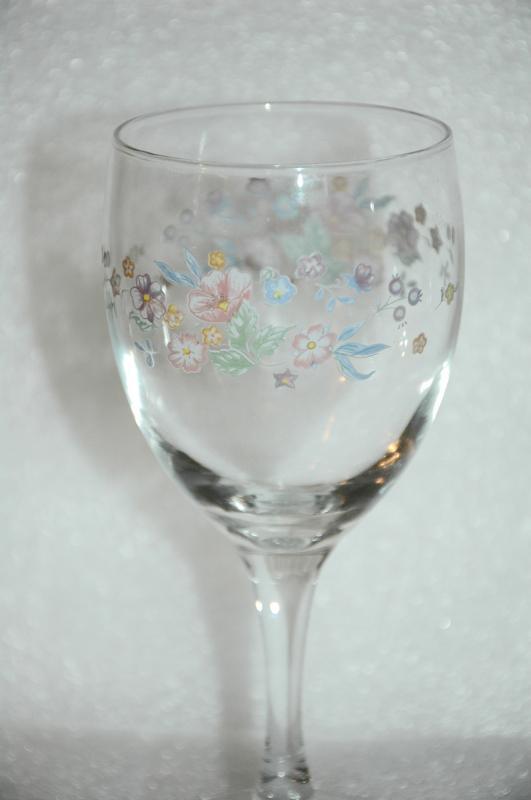 Luminarc Hand Painted Spring Flowers on Stemware Wine Glasses x 7
