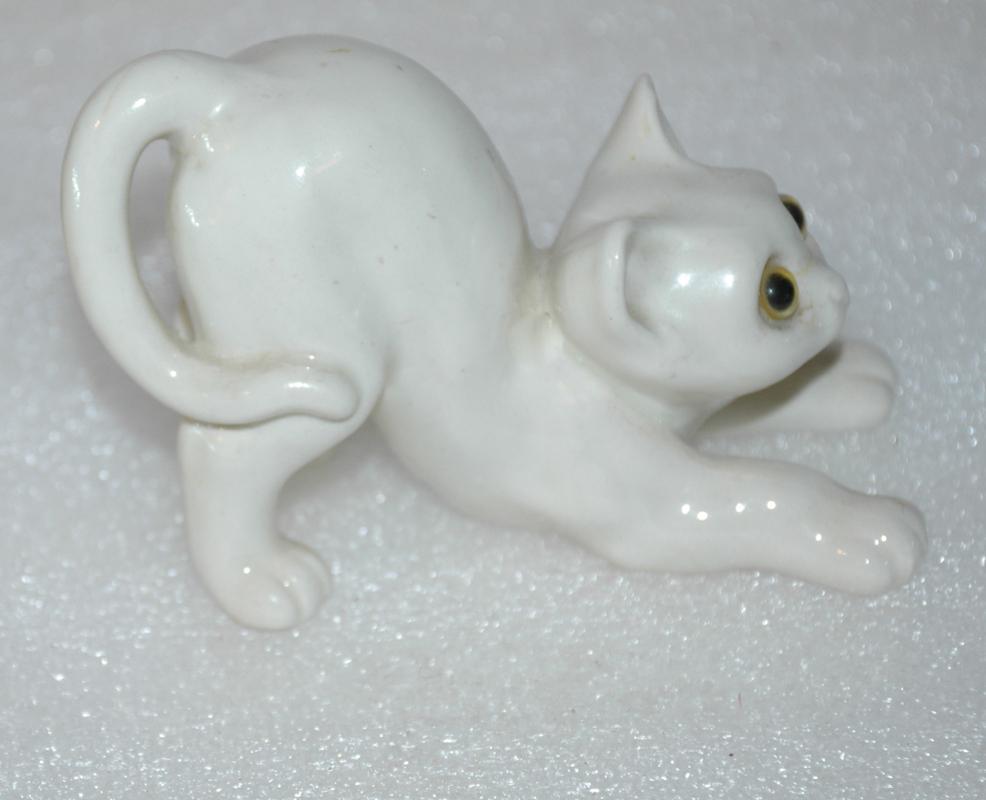 Quon-Quon Japan Cat Ceramic Cat with Glass Eyes