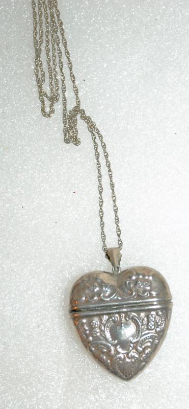 SOLID STERLING SILVER HEART MATCH SAFE VESTA PILL CASE ON CHAIN