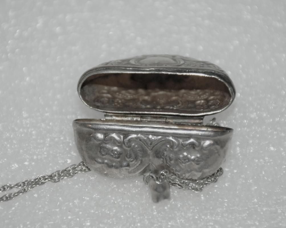SOLID STERLING SILVER HEART MATCH SAFE VESTA PILL CASE ON CHAIN