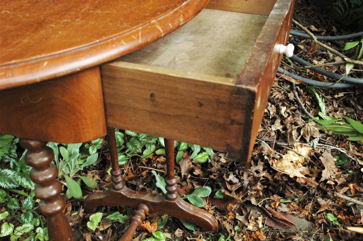 19th Century Walnut Oval Top Table Stand with One Drawer, Twisted Legs Antique