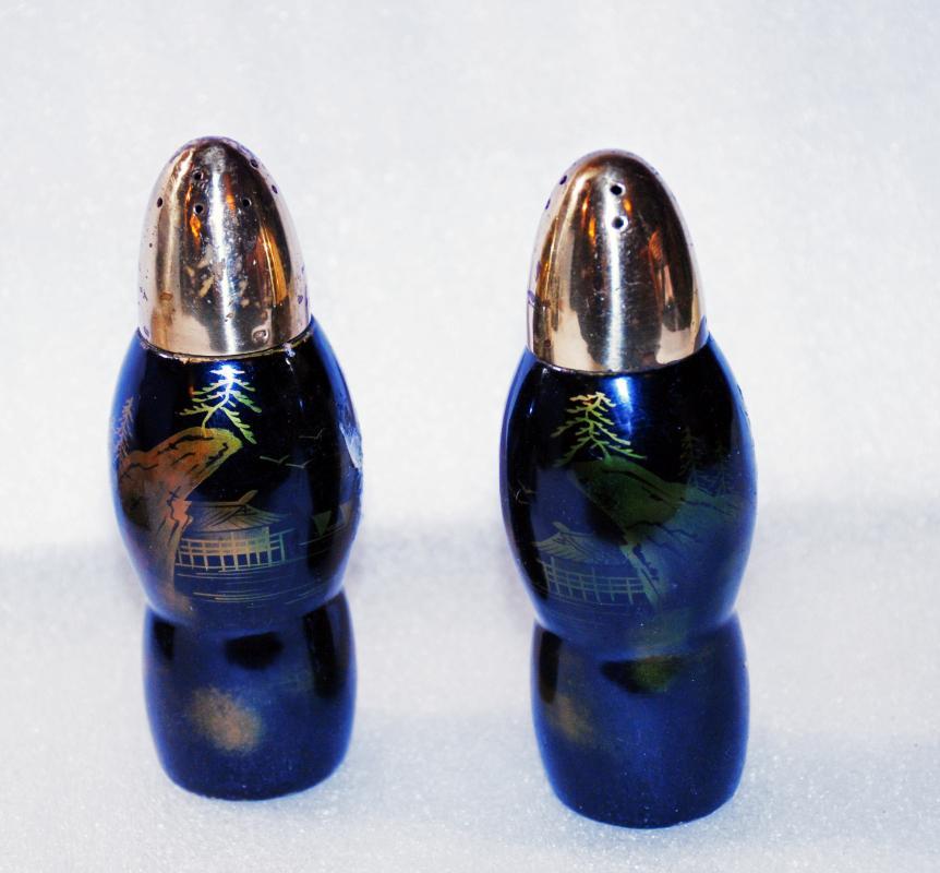 Vintage Chinese Black with gold / Green Shimmering paint lacqure salt pepper shakers