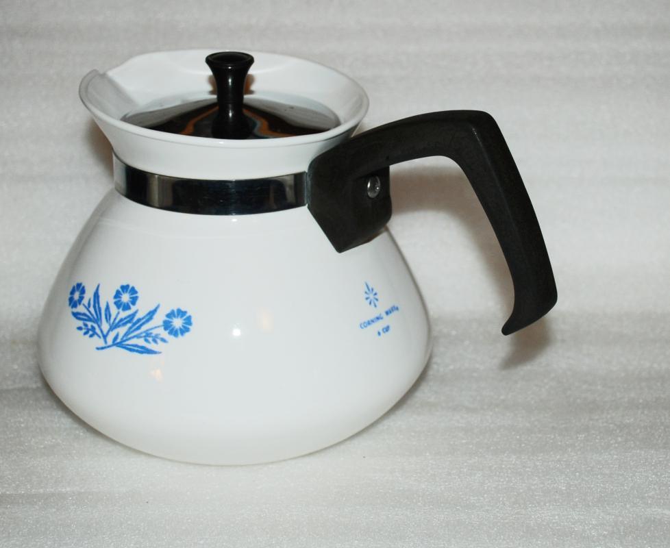VINTAGE-CORNING-WARE-6-CUP-BLUE-CORNFLOWER-STOVE-TOP-COFFEE-TEA-POT VINTAGE