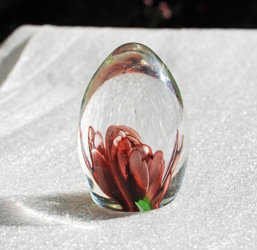 Vintage ART GLASS Egg Paperweight Lily Flower SDS Seapoot Group