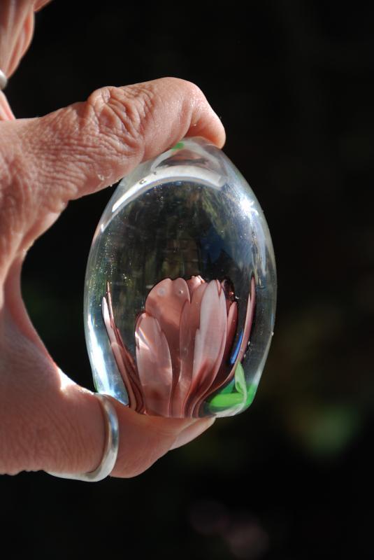 Vintage ART GLASS Egg Paperweight Lily Flower SDS Seapoot Group