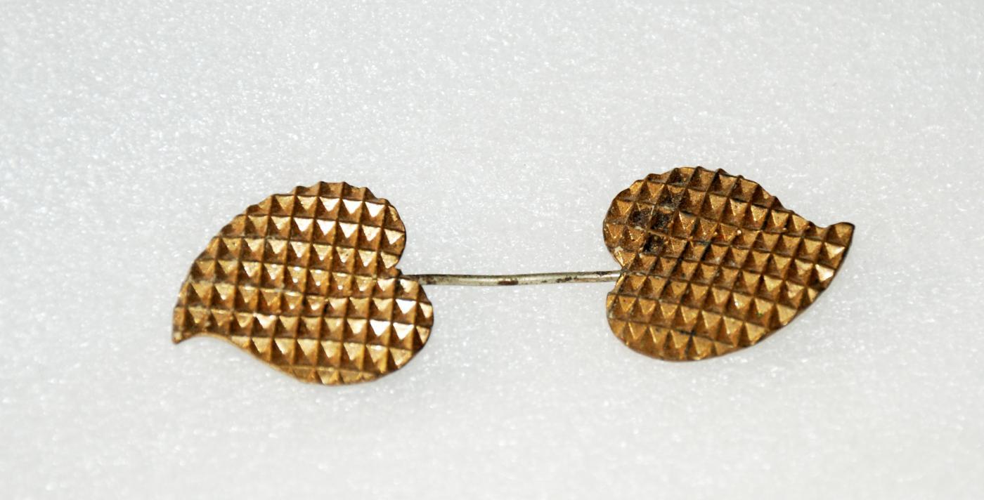 Antique Jabot Pin Waffle Texture Leaves / Brass