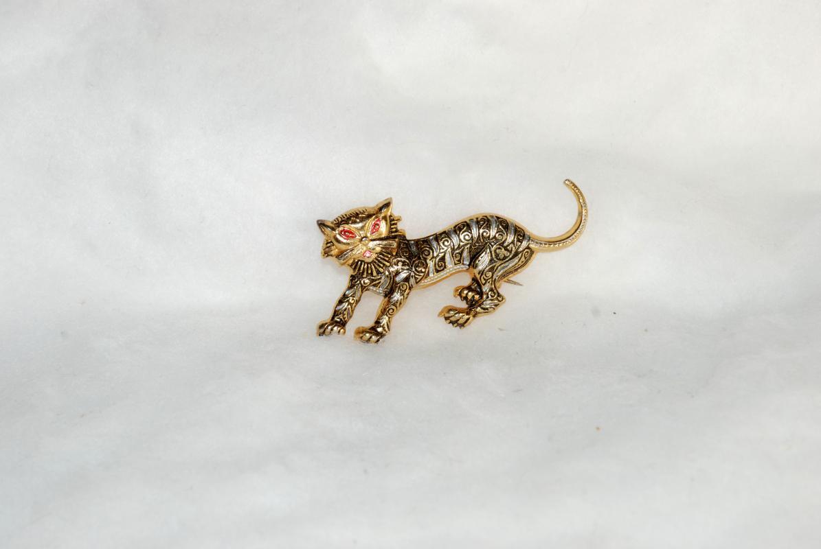 Vintage Gold & Black Spanish Damascene Cat with Pink Enamel Eyes
