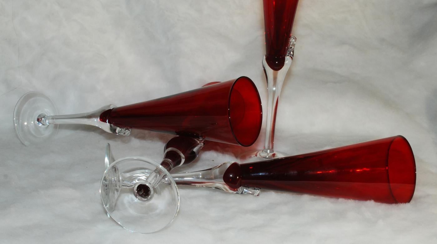 4 Tall Red & Crystal Clear Champagne Flutes , Hand Blown Glass Elegant