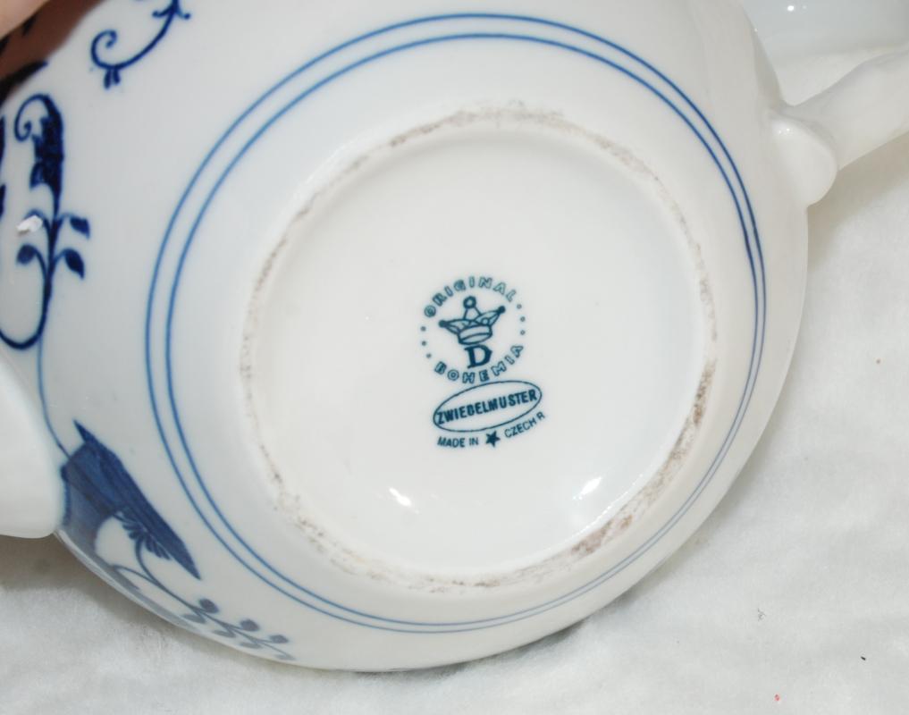 ORIGINAL ZWIEBELMUSTER BOHEMIAN BLUE ONION TEA POT
