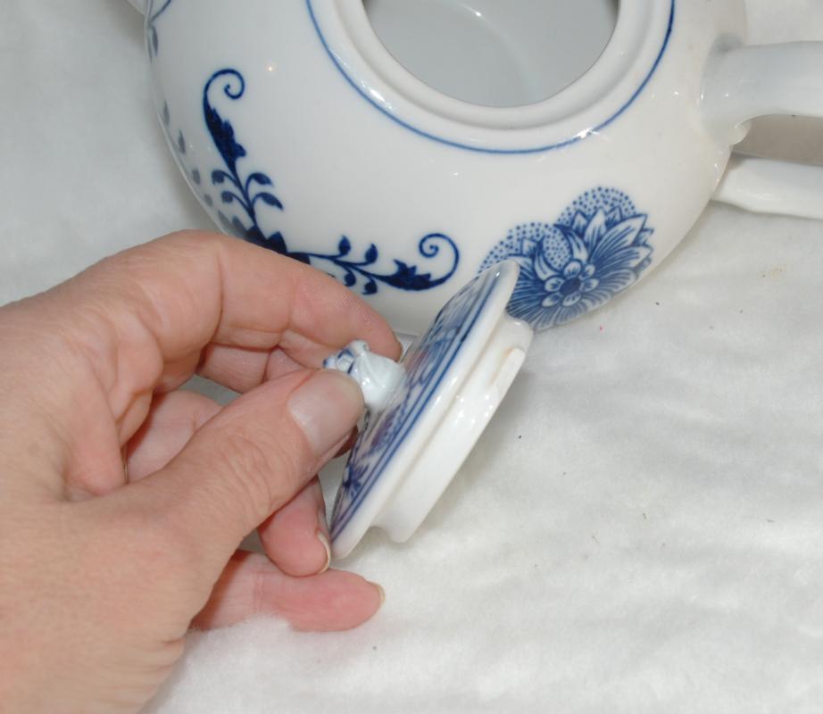 ORIGINAL ZWIEBELMUSTER BOHEMIAN BLUE ONION TEA POT