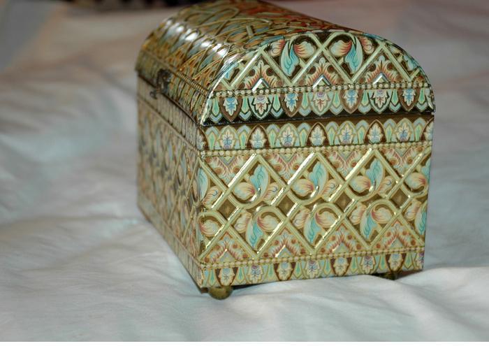 BARET WARE ENGLAND TIN Treasure Chest VINTAGE EMBOSSED Trinket box or Tea Tin