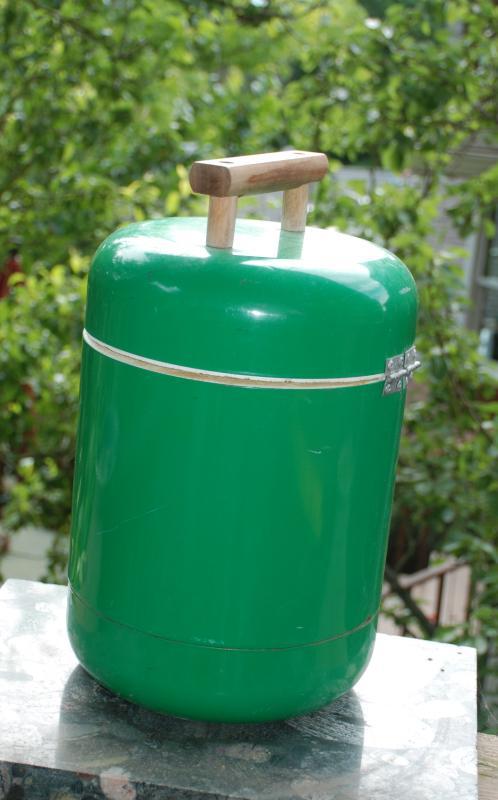 Rare 7up The UnCola Cooler, Picnic Ice Chest , Metal Round with Wood Handle