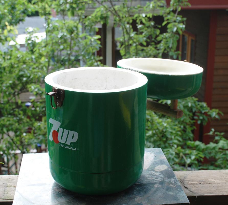 Rare 7up The UnCola Cooler, Picnic Ice Chest , Metal Round with Wood Handle