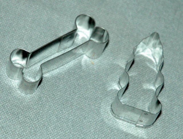 Dog bone & Tree Cookie Cutters