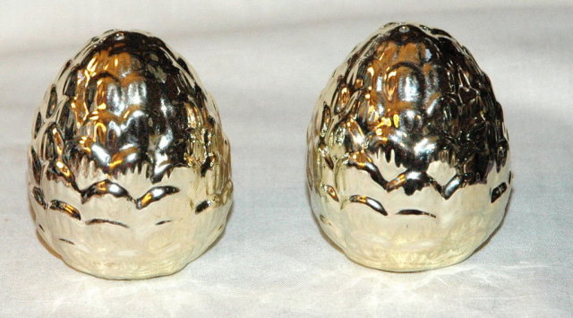 Silver Pinecones Salt & Pepper Shaker from Russ