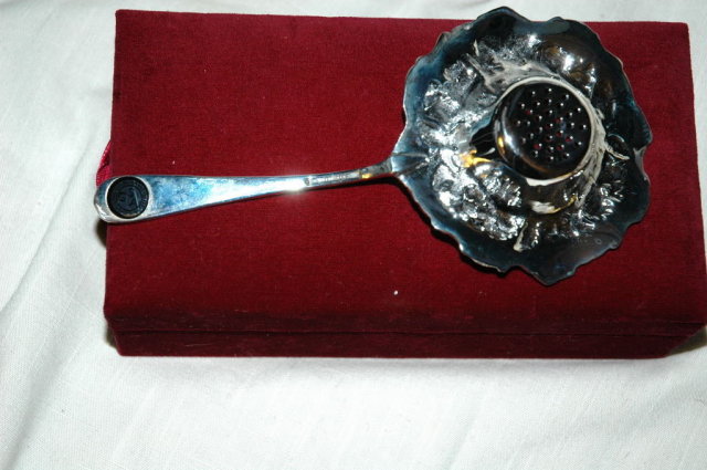 American Silversmith Collection Godinger Tea Stainer in Velvet Box