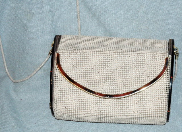 White enamel mesh purse w/vint marbled Plastic