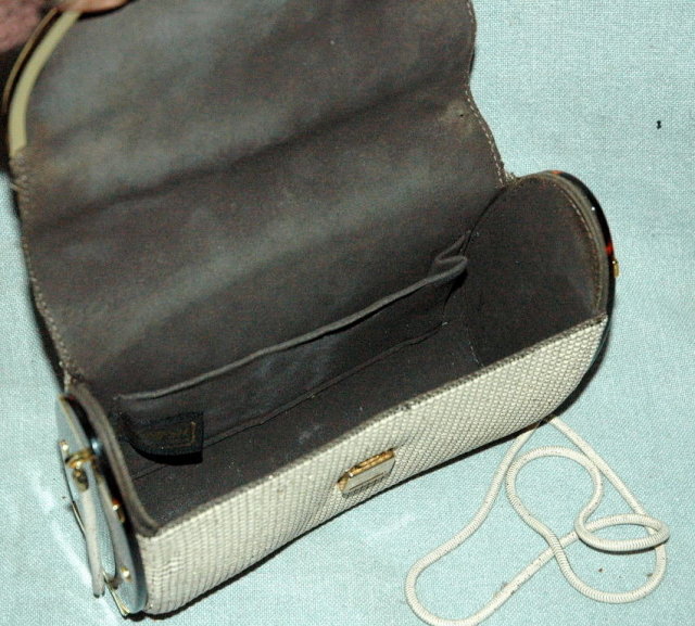 White enamel mesh purse w/vint marbled Plastic