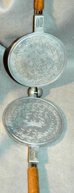 Scandinavian Krumkake Iron Nordic Ware