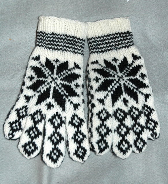 Exceptionaly Nice Scandinavian Wool Knit Star Pattern Gloves