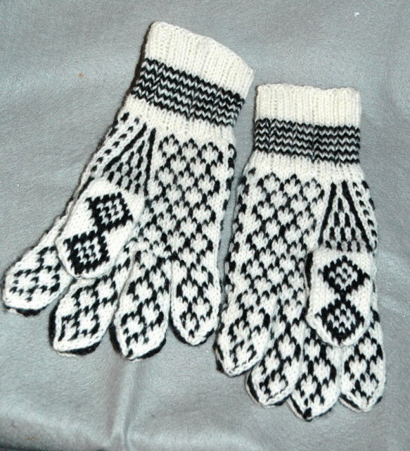 Exceptionaly Nice Scandinavian Wool Knit Star Pattern Gloves