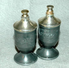 Pasnik Shakeless Cellers salt & pepper dispensers