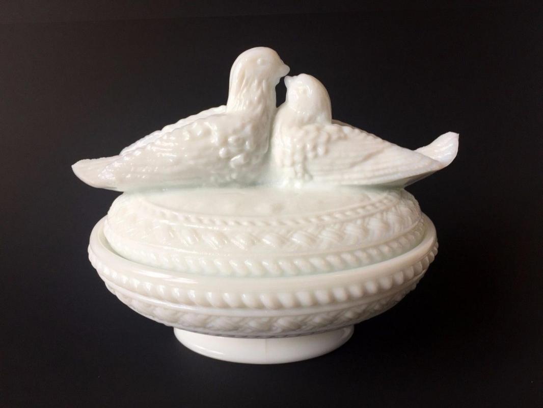 WESTMORELAND MILK GLASS KISSING DOVES TWO PIECE COVERED OVAL CANDY DISH BOWL