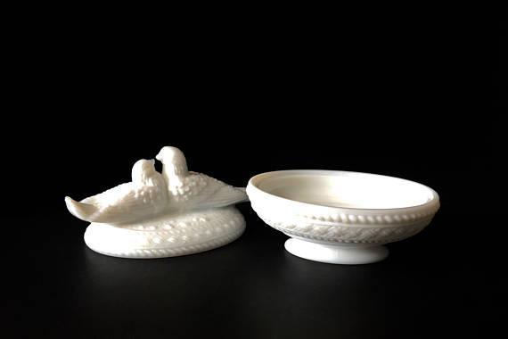 WESTMORELAND MILK GLASS KISSING DOVES TWO PIECE COVERED OVAL CANDY DISH BOWL