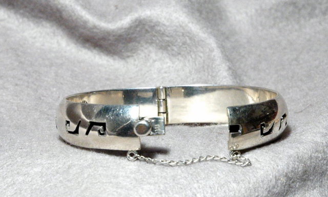 Taxco Mexico Sterling Hinged Bangle Overlay