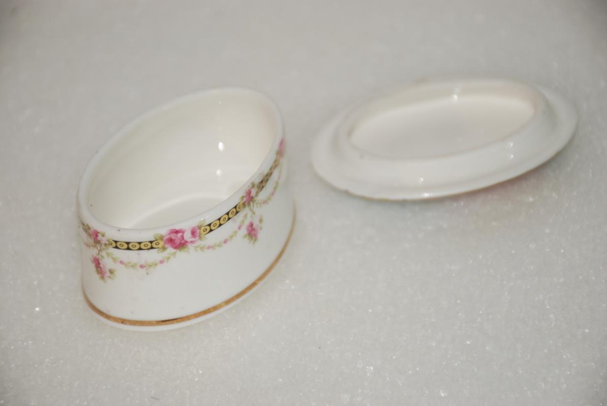 Summer Memories Trinket Box by Crownford Giftware Roses
